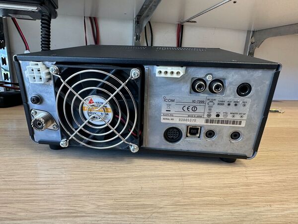 ICOM IC 7300 HF E 50 MHZ ALL MODE OTTIMO