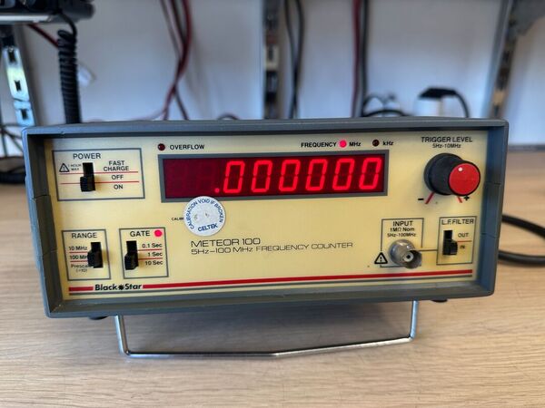 BLACK & STAR METEOR 100 FREQUENZIMETRO DA 5HZ A 100 MHZ OTTIMO ALIMENTAZIONE A 220 V