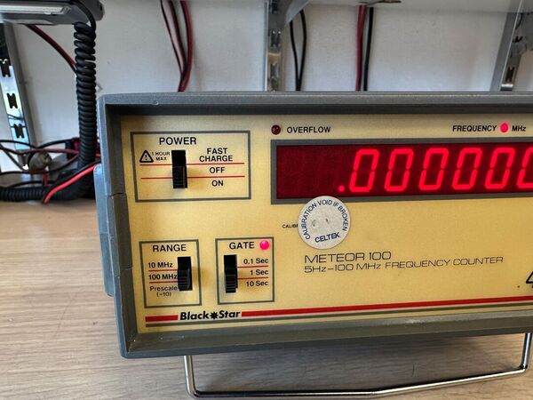 BLACK & STAR METEOR 100 FREQUENZIMETRO DA 5HZ A 100 MHZ OTTIMO ALIMENTAZIONE A 220 V