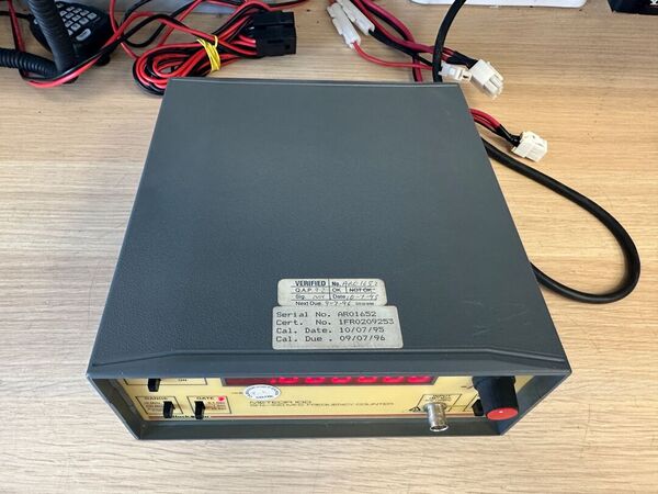 BLACK & STAR METEOR 100 FREQUENZIMETRO DA 5HZ A 100 MHZ OTTIMO ALIMENTAZIONE A 220 V