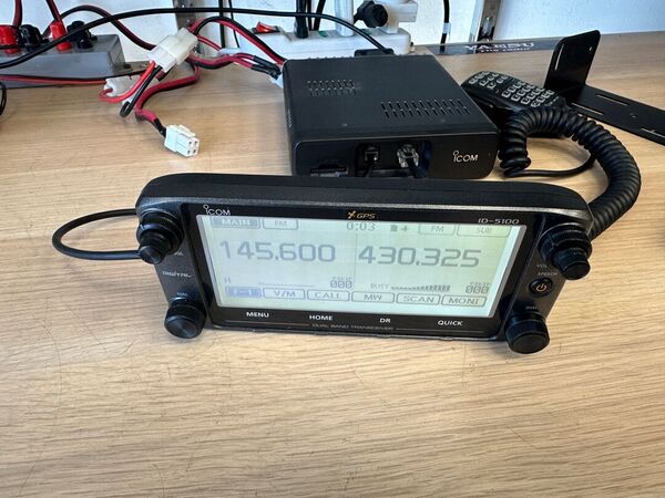 ICOM ID 5100 BIBANDA ANALOGICO DIGITALE D STAR OTTIMO CON SCHEDA BLUETOOTH  E IMBALLO