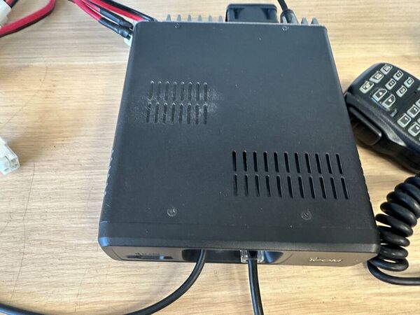 ICOM ID 5100 BIBANDA ANALOGICO DIGITALE D STAR OTTIMO CON SCHEDA BLUETOOTH  E IMBALLO