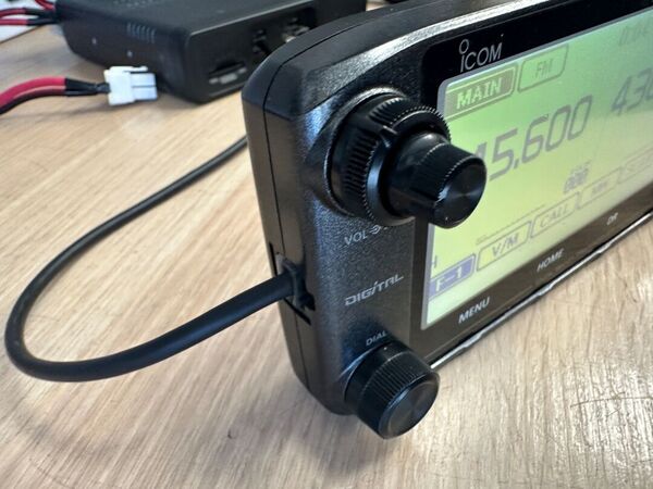 ICOM ID 5100 BIBANDA ANALOGICO DIGITALE D STAR OTTIMO CON SCHEDA BLUETOOTH  E IMBALLO