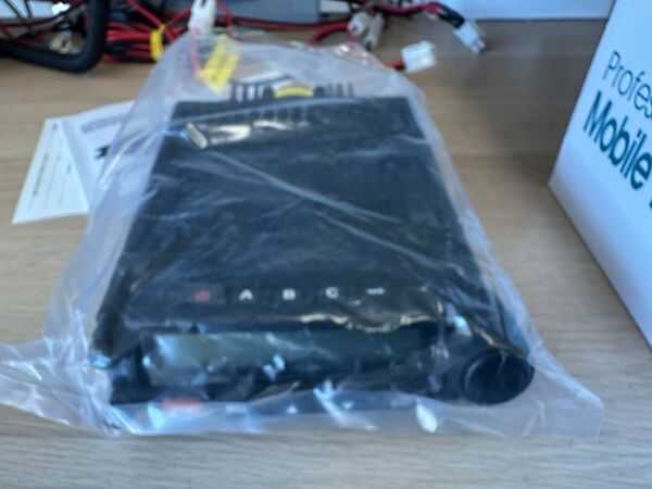 WOUXUN KG-UV980P QUADRIBANDA 26-29.995 MHz / 50-53.995MHz / 136-173.995MHz 400-470.995MHz  COME NUOVO DA DEMO CON IMBALLO