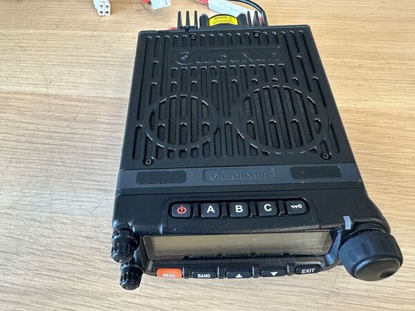 WOUXUN KG-UV980P QUADRIBANDA 26-29.995 MHz / 50-53.995MHz / 136-173.995MHz 400-470.995MHz  COME NUOVO DA DEMO CON IMBALLO