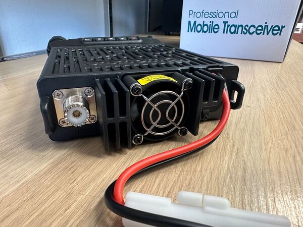 WOUXUN KG-UV980P QUADRIBANDA 26-29.995 MHz / 50-53.995MHz / 136-173.995MHz 400-470.995MHz  COME NUOVO DA DEMO CON IMBALLO