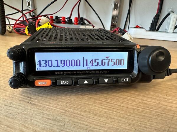 WOUXUN KG-UV980P QUADRIBANDA 26-29.995 MHz / 50-53.995MHz / 136-173.995MHz 400-470.995MHz  COME NUOVO DA DEMO CON IMBALLO