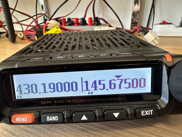 WOUXUN KG-UV980P QUADRIBANDA 26-29.995 MHz / 50-53.995MHz / 136-173.995MHz 400-470.995MHz  COME NUOVO DA DEMO CON IMBALLO