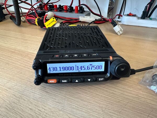 WOUXUN KG-UV980P QUADRIBANDA 26-29.995 MHz / 50-53.995MHz / 136-173.995MHz 400-470.995MHz  COME NUOVO DA DEMO CON IMBALLO