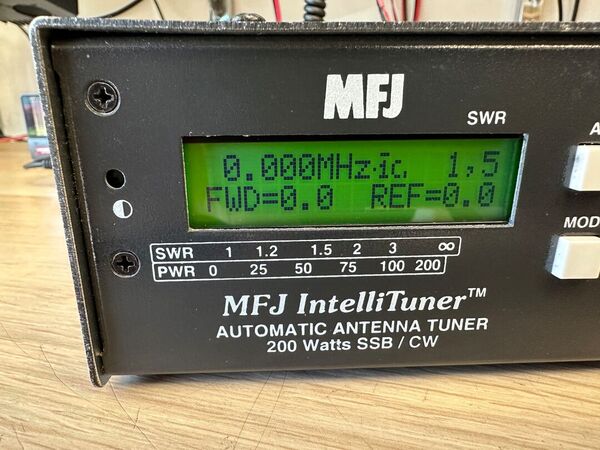 MFJ-929 ACCORDATORE D'ANTENNA AUTOMATICO - ROS/WATTMETRO DIGITALE DISPLAY LCD, 1.8-30MHZ CON FREQUENZIMETRO OTTIMO CON CAVETTO YAESU
