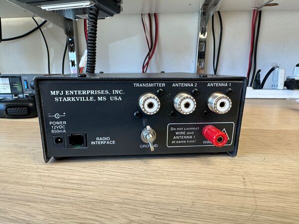 MFJ-929 ACCORDATORE D'ANTENNA AUTOMATICO - ROS/WATTMETRO DIGITALE DISPLAY LCD, 1.8-30MHZ CON FREQUENZIMETRO OTTIMO CON CAVETTO YAESU