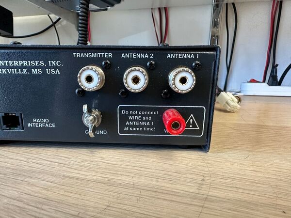 MFJ-929 ACCORDATORE D'ANTENNA AUTOMATICO - ROS/WATTMETRO DIGITALE DISPLAY LCD, 1.8-30MHZ CON FREQUENZIMETRO OTTIMO CON CAVETTO YAESU