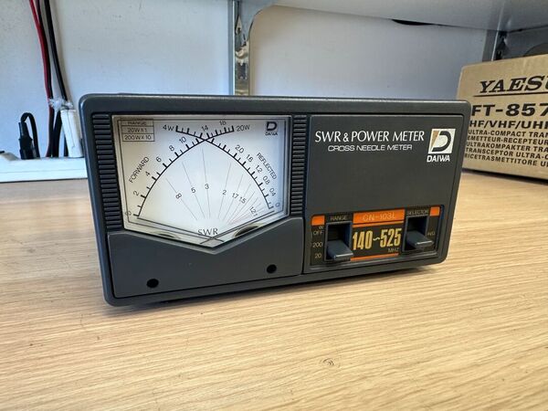 DAIWA CN 103L ROSWATTMETRO VHF UHF 200 WATT OTTIMO
