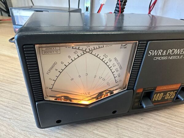 DAIWA CN 103L ROSWATTMETRO VHF UHF 200 WATT OTTIMO