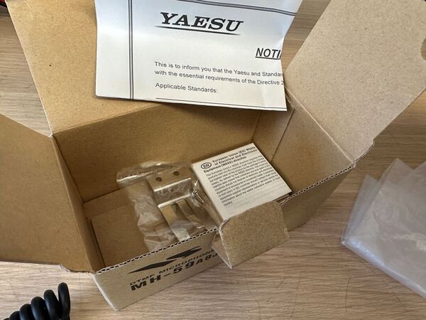 YAESU FT 857D QUADRIBANDA ALL MODE OTTIMO CON IMBALLO , YSK-857 KIT FRONTALINO E MIKE MH 59A8J CON TASTIERA