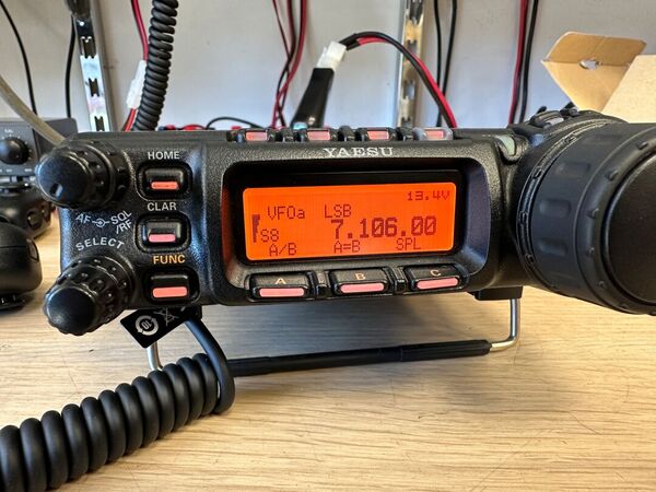 YAESU FT 857D QUADRIBANDA ALL MODE OTTIMO CON IMBALLO , YSK-857 KIT FRONTALINO E MIKE MH 59A8J CON TASTIERA