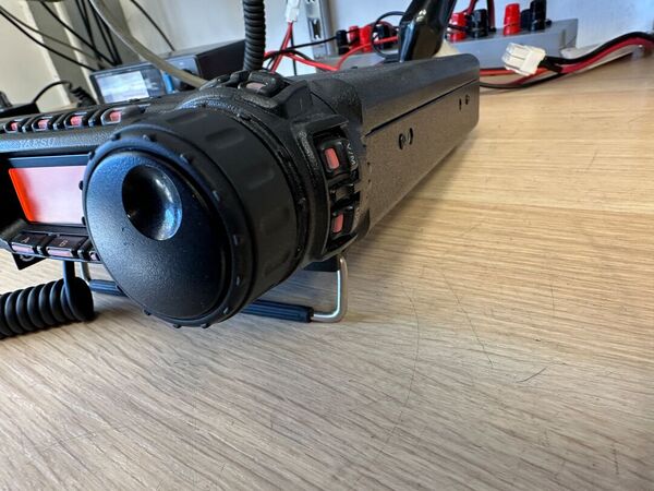 YAESU FT 857D QUADRIBANDA ALL MODE OTTIMO CON IMBALLO , YSK-857 KIT FRONTALINO E MIKE MH 59A8J CON TASTIERA