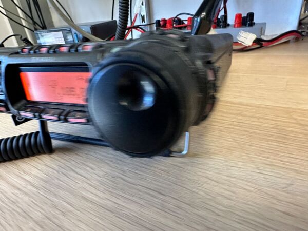 YAESU FT 857D QUADRIBANDA ALL MODE OTTIMO CON IMBALLO , YSK-857 KIT FRONTALINO E MIKE MH 59A8J CON TASTIERA