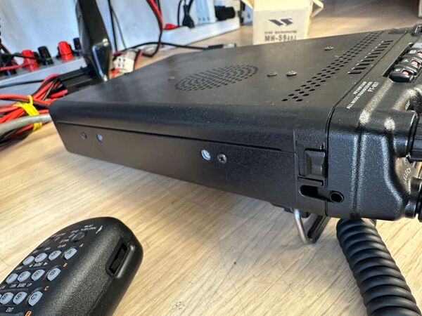 YAESU FT 857D QUADRIBANDA ALL MODE OTTIMO CON IMBALLO , YSK-857 KIT FRONTALINO E MIKE MH 59A8J CON TASTIERA