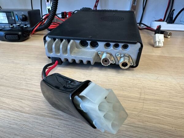 YAESU FT 857D QUADRIBANDA ALL MODE OTTIMO CON IMBALLO , YSK-857 KIT FRONTALINO E MIKE MH 59A8J CON TASTIERA