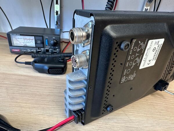 YAESU FT 857D QUADRIBANDA ALL MODE OTTIMO CON IMBALLO , YSK-857 KIT FRONTALINO E MIKE MH 59A8J CON TASTIERA