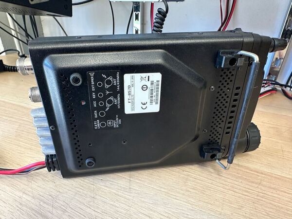 YAESU FT 857D QUADRIBANDA ALL MODE OTTIMO CON IMBALLO , YSK-857 KIT FRONTALINO E MIKE MH 59A8J CON TASTIERA