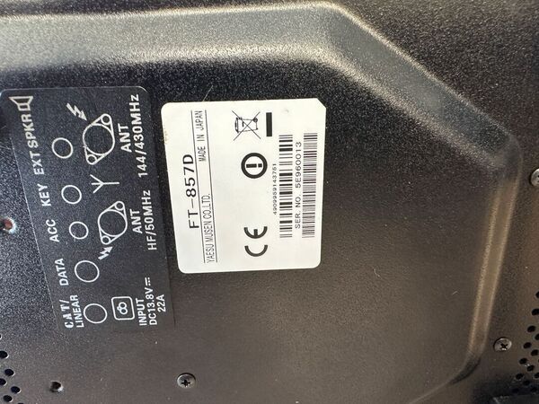 YAESU FT 857D QUADRIBANDA ALL MODE OTTIMO CON IMBALLO , YSK-857 KIT FRONTALINO E MIKE MH 59A8J CON TASTIERA