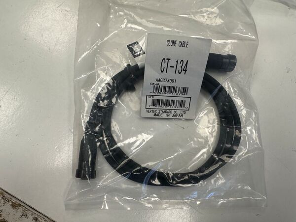 YAESU CT 134. Cavo di clonazione VX-8DE (2 spine microfoniche) per la VX-8E. NUOVO