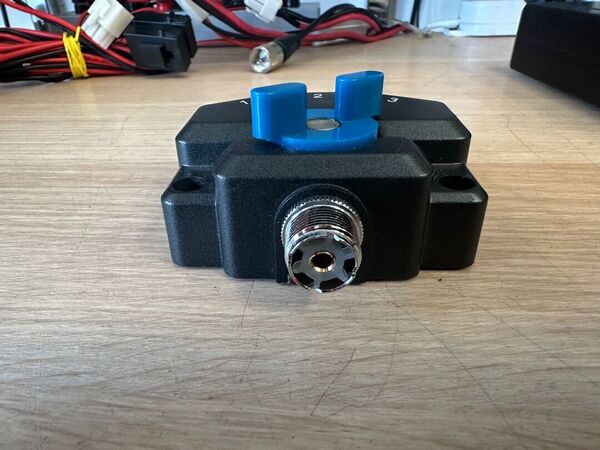 COMMUTATORE A 3 VIE CONNETTORI PL OTTIMO