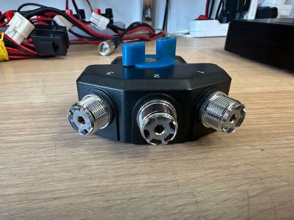 COMMUTATORE A 3 VIE CONNETTORI PL OTTIMO