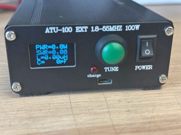 ATU 100 ACCORDATORE AUTOMATICO HF E 50 MHZ OTTIMO BATTERIA INTERNA
