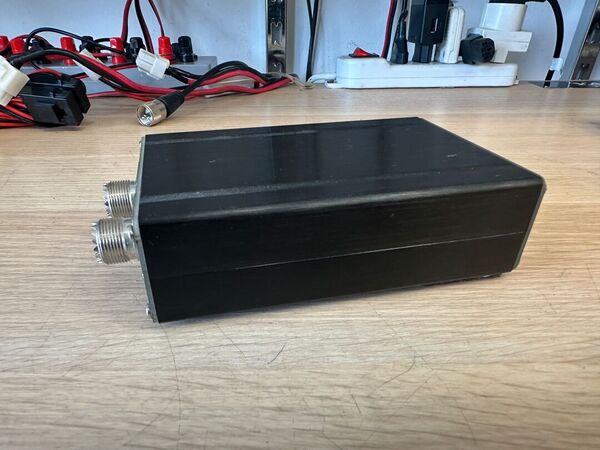 ATU 100 ACCORDATORE AUTOMATICO HF E 50 MHZ OTTIMO BATTERIA INTERNA