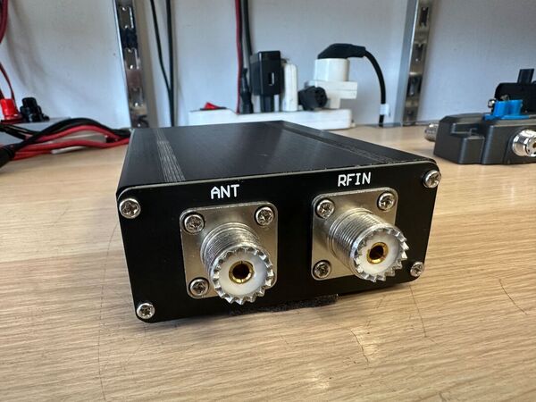 ATU 100 ACCORDATORE AUTOMATICO HF E 50 MHZ OTTIMO BATTERIA INTERNA