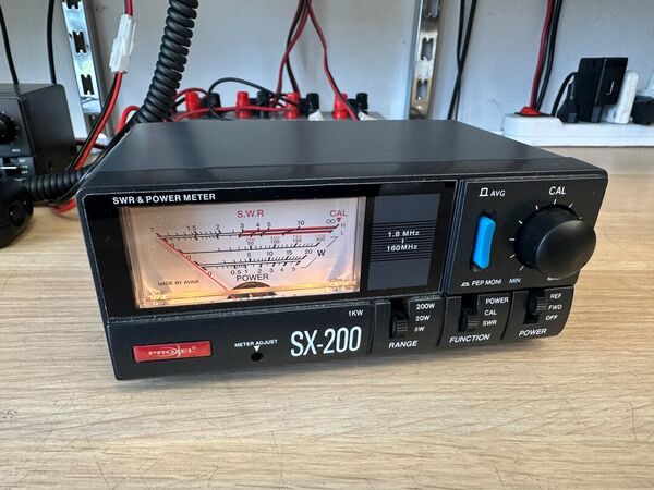 DIAMOND SX 200 ROSWATTMETRO DA 1,8 A 160 MHZ 200 WATT PEP OTTIMO