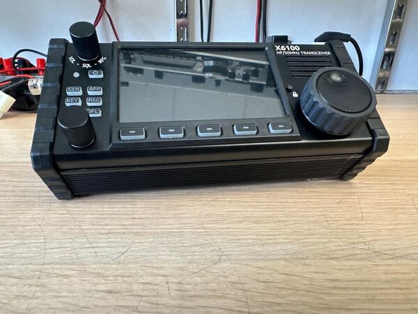 XIEGU X6100 - RTX SDR HF QRP 0.5 - 30 MHZ 10 W CON AT TUNER DSP OTTIMO