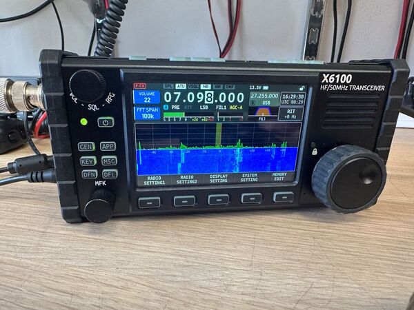 XIEGU X6100 - RTX SDR HF QRP 0.5 - 30 MHZ 10 W CON AT TUNER DSP OTTIMO