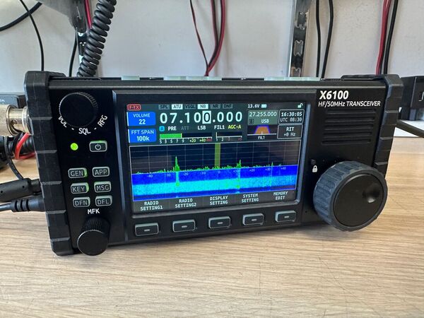 XIEGU X6100 - RTX SDR HF QRP 0.5 - 30 MHZ 10 W CON AT TUNER DSP OTTIMO