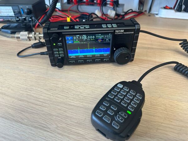XIEGU X6100 - RTX SDR HF QRP 0.5 - 30 MHZ 10 W CON AT TUNER DSP OTTIMO
