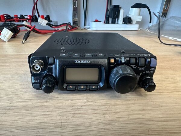 YAESU FT 817 QUADRIBANDA ALL MODE OTTIMO