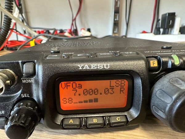 YAESU FT 817 QUADRIBANDA ALL MODE OTTIMO