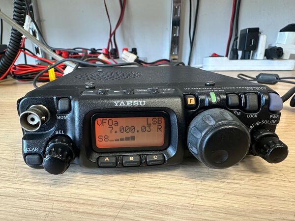 YAESU FT 817 QUADRIBANDA ALL MODE OTTIMO