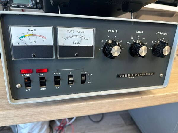 YAESU FL 2100 BLINEARE VALVOLARE HF ALIMENTAZIONE A 220 V OTTIMO VALVOLE NUOVE