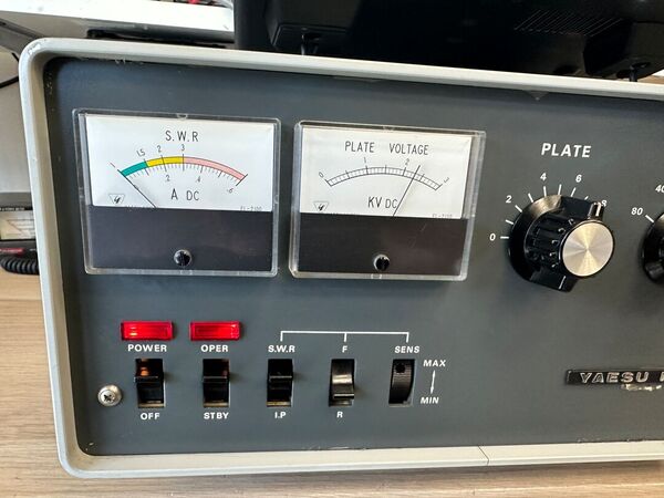 YAESU FL 2100 BLINEARE VALVOLARE HF ALIMENTAZIONE A 220 V OTTIMO VALVOLE NUOVE