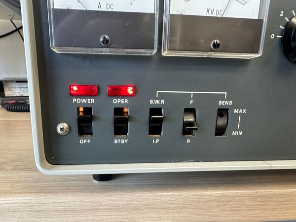 YAESU FL 2100 BLINEARE VALVOLARE HF ALIMENTAZIONE A 220 V OTTIMO VALVOLE NUOVE