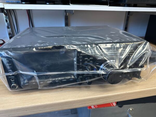 YAESU FT DX 101 MP HF E 50 MHZ ALL MODE 200 WATT COME NUOVO CON IMBALLI E GARANZIA CSY AND SON