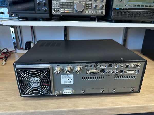 YAESU FT DX 101 MP HF E 50 MHZ ALL MODE 200 WATT COME NUOVO CON IMBALLI E GARANZIA CSY AND SON