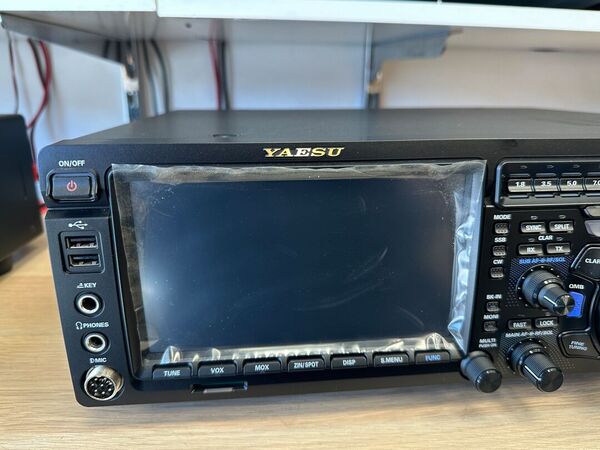 YAESU FT DX 101 MP HF E 50 MHZ ALL MODE 200 WATT COME NUOVO CON IMBALLI E GARANZIA CSY AND SON