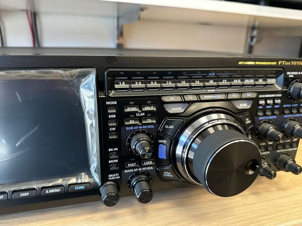 YAESU FT DX 101 MP HF E 50 MHZ ALL MODE 200 WATT COME NUOVO CON IMBALLI E GARANZIA CSY AND SON