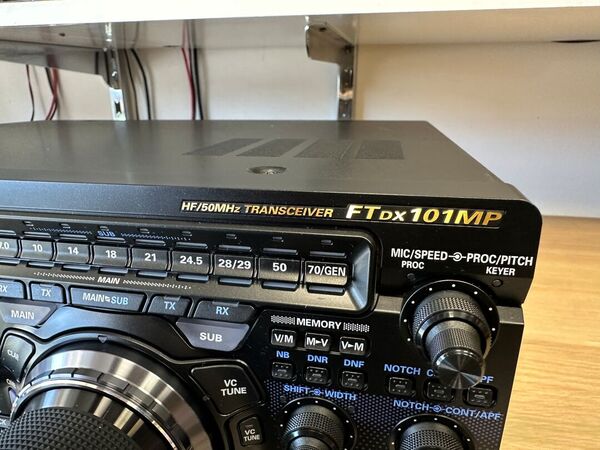 YAESU FT DX 101 MP HF E 50 MHZ ALL MODE 200 WATT COME NUOVO CON IMBALLI E GARANZIA CSY AND SON