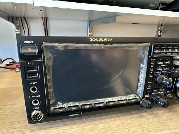 YAESU FT DX 101 MP HF E 50 MHZ ALL MODE 200 WATT COME NUOVO CON IMBALLI E GARANZIA CSY AND SON